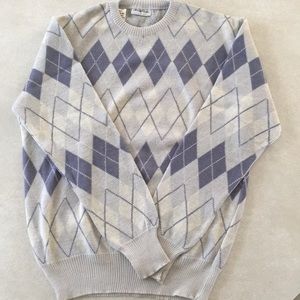 Light-weight argyle sweater